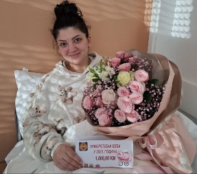 Uručena poklon-čestitka prvoj bebi rođenoj u Gradišci u 2026. godini (FOTO)